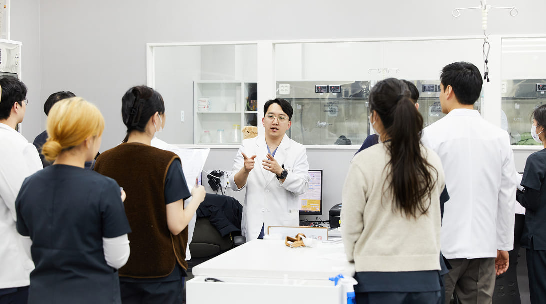 우리는 완벽한 치료를 위해 각 분야의 전문 의료진이 협력
